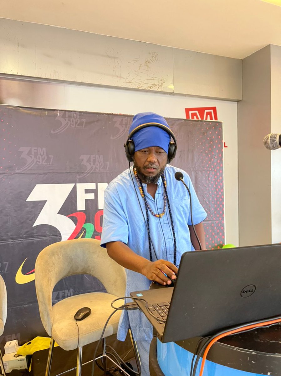 nat_ebube's tweet image. Tune in to @3fm927  #UrbanBlend with the original salaga souljah @Blakkrasta #MondayEdition 
#Taxijam #Blackpot #AfricaHistoryClass 

#MyBoo 🎶🎵🎵

@SparePartPlug @The_Otumfour @EugenPeprah @Bukari_Bansuwer  @silaskofi1  @kwadzo_rasta  @BONGOWAILER @Afi_Seyram @TestamentGh4