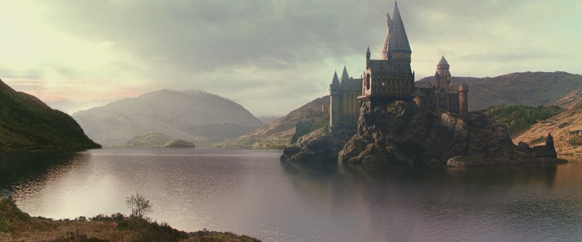 cisimlendi's tweet photo. Hogwarts, bir hayal. Büyük bir hayal. https://t.co/vpDVESjH0u