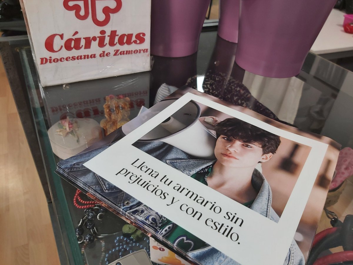 caritas_zamora's tweet photo. Llena tu armario sin prejuicios y con estilo‼️👚👕👖👗👞👢🥾🧤🌂👜Reutiliza, recicla... Cuando la ropa de segunda mano es tu primera opción ayudas a Cáritas a crear empleo social. 📌 Ven a visitarnos estamos en C/ Corral Pintado, 1.
#RedefineTuDressCode #JusticiaSocial #ModaRE https://t.co/zkI7lg2lrh