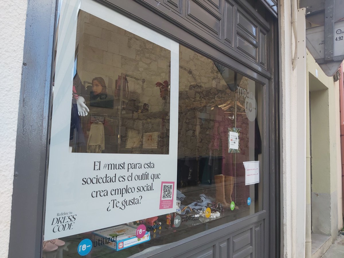caritas_zamora's tweet photo. Llena tu armario sin prejuicios y con estilo‼️👚👕👖👗👞👢🥾🧤🌂👜Reutiliza, recicla... Cuando la ropa de segunda mano es tu primera opción ayudas a Cáritas a crear empleo social. 📌 Ven a visitarnos estamos en C/ Corral Pintado, 1.
#RedefineTuDressCode #JusticiaSocial #ModaRE https://t.co/zkI7lg2lrh