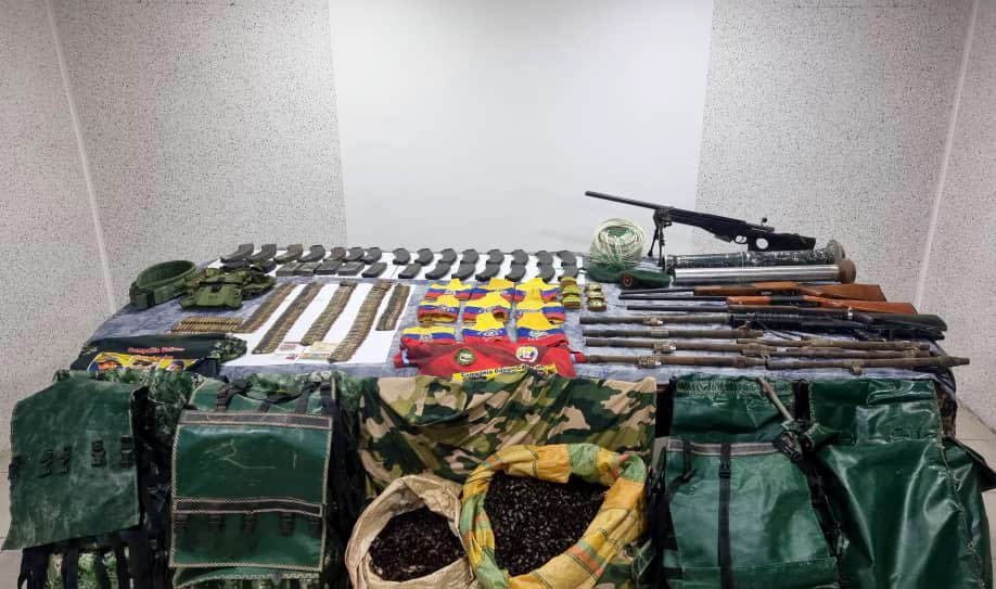 dhernandezlarez's tweet photo. En Operación Relámpago del Catatumbo 2023, #FANB localiza y desmantela campamento con armas y 3 laboratorios de procesamiento de drogas a escasos metros de la frontera colombo-venezolana. Venezuela es territorio de paz y combate contra el narcotráfico.

#EscudoBolivariano https://t.co/fANiTiaImt