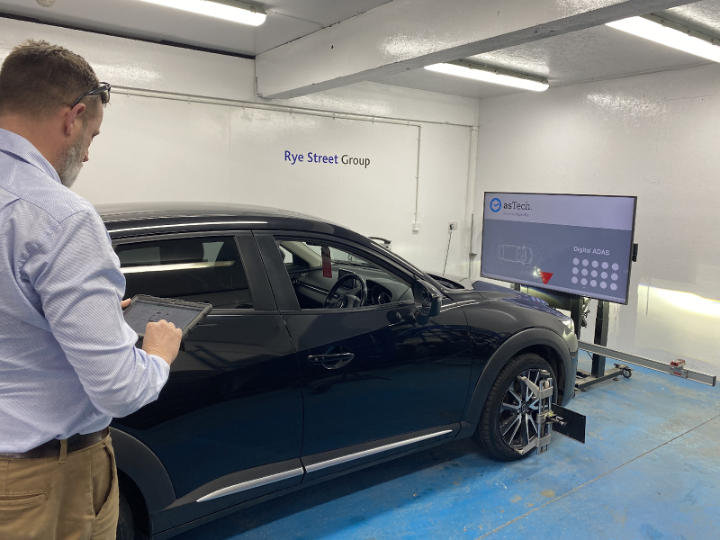 RepairifyEurope's tweet photo. Rye Street Group are benefiting from using the asTech Digital ADAS Calibration Kit. 

“The set-up is easy and we can now do calibrations on-site” says Nick Ferris, group development manager at Rye Street Group

#ADAS #ADAScalibration #bodyshop #vehiclerepair #automotiverepair https://t.co/RRb1b6yaRv