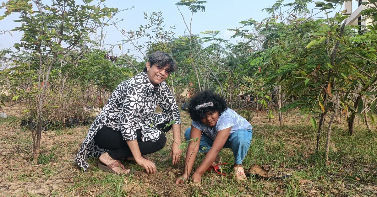 Thuvakkam's tweet photo. Thuvakkam's maintenance activity at TNHB, Sholinganallur. The urban forest created alongside @chennaicorp had its tree care event with 10+ volunteers actively participating in the maintenance drive. 

Join us for more such events

#Thuvakkam #UrbanForest #Maintenance #Volunteer https://t.co/czjC4c470t