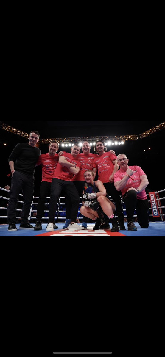 Congratulations <a href="/RhiannonDixon3/">Rhiannon Dixon</a> <a href="/ant_crolla/">anthony crolla</a> <a href="/stnsports_/">STN Sports</a> <a href="/EddieHearn/">Eddie Hearn</a> commonwealth champion #biggerstrongerfaster