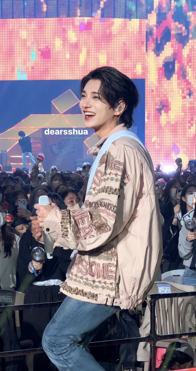 dearsshua's tweet photo. 230312 Joshua 
Caratland day 3 ✨

 #조슈아 #JOSHUA #SEVENTEEN
#CARATLAND2023 https://t.co/awr9Zs3owp