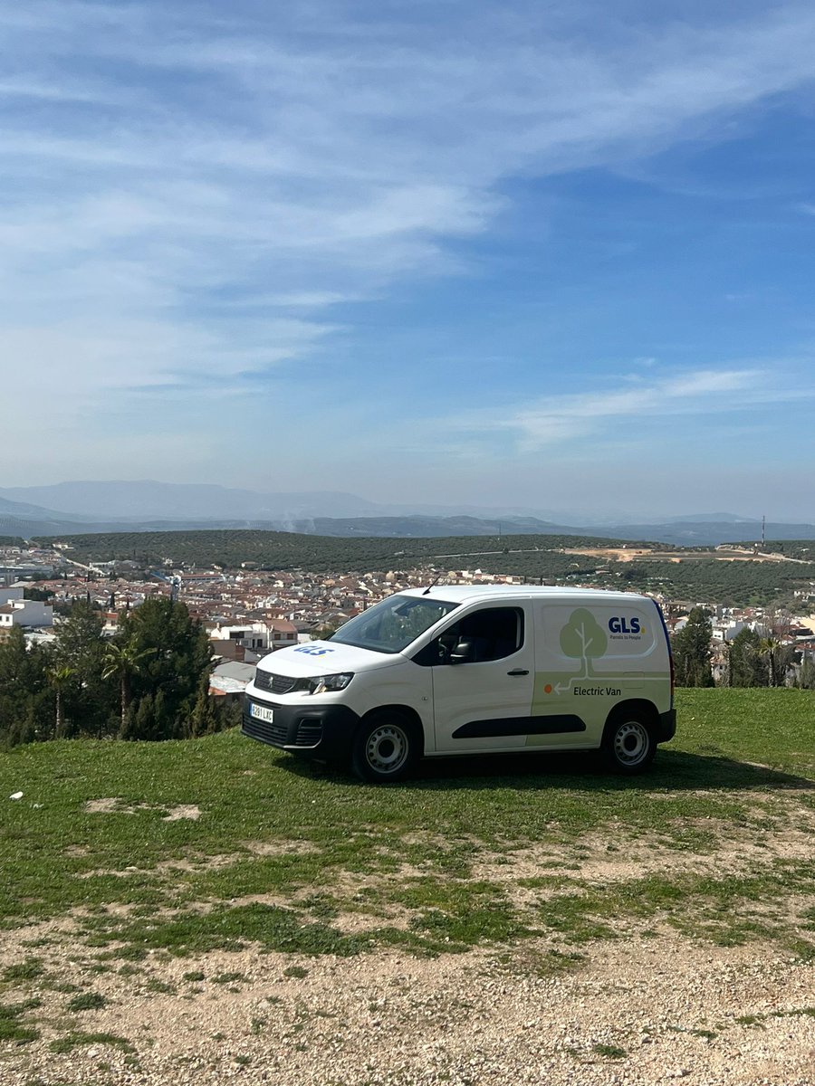 BackofficeSouth's tweet photo. Hoy en GLS Martos repartiendo por zonas espectaculares y con encanto gracias al #Driverday de GLS y apostando por un reparto 100% eléctrico 0 emisiones. Experiencia única. Seguimos!!💪👏 https://t.co/yuW7lOBAow