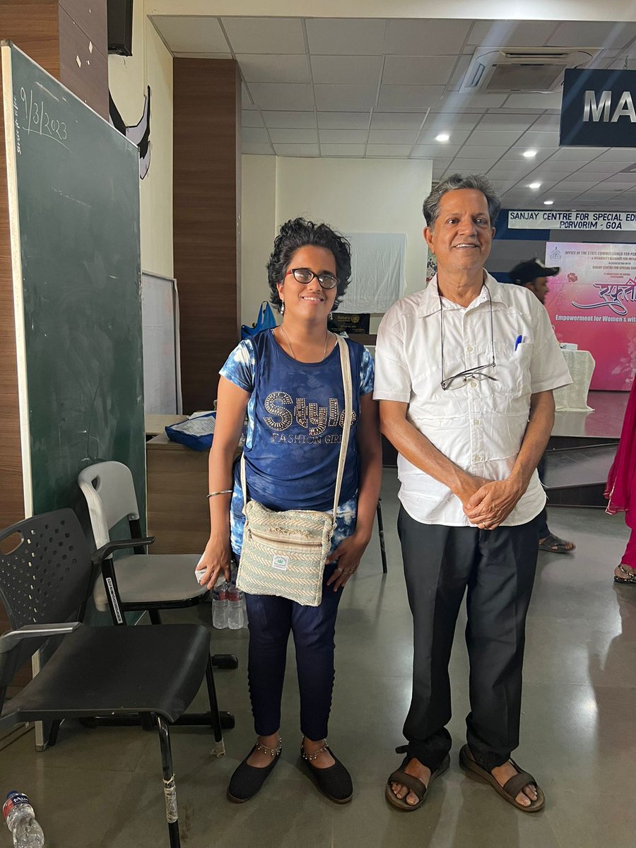 PrakashWKamatPK's tweet photo. After compeering 👌 d International Women's Day programme @discommgoa last week armed with script written in Braille,100% VI @NymphaFernandes (@nab1983goa)of Benaulim wanted a picture with me.Bless these Persons wid disability who show tremendous positivity&amp; indomitable spirit👍 https://t.co/7RD3Whnmjk