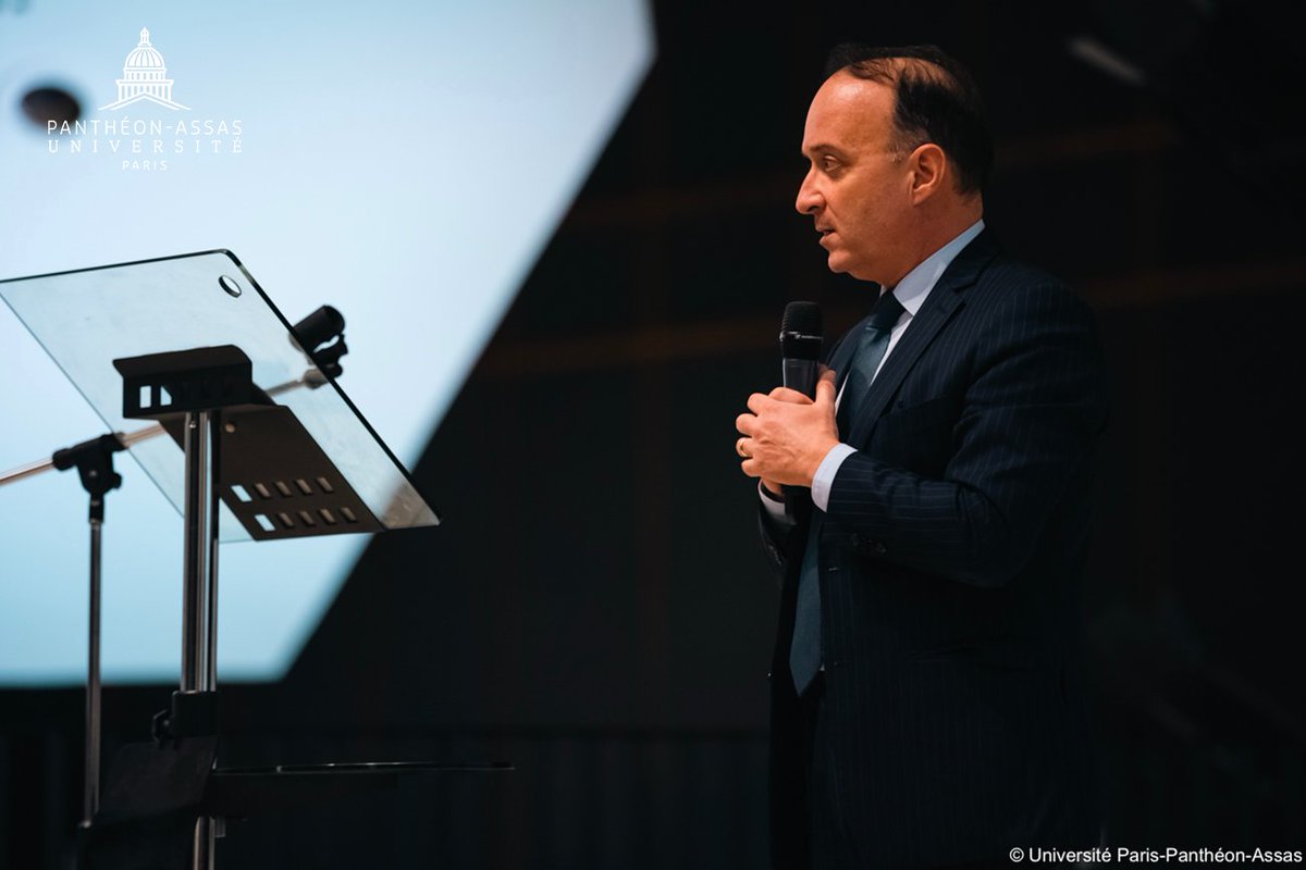 AssasUniversite's tweet photo. Mercredi dernier, le président @sbraconnier a inauguré la finale du concours de plaidoirie de droit international, entre plaideurs d'@AssasUniversite et de @SorbonneParis1
Félicitations au gagnant, Oscar Sarazin, plaideur d'Assas 🎉
#RetourEnImagesAssas ⤵️
#AssasUniv #GoAssas https://t.co/thK7URH8O8