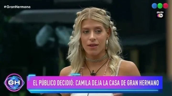 topmejorvirales's tweet photo. "Agradecerles por todo lo que viví. Me voy súper contenta por conocerlos. Lo mejor para los cuatro", les dijo #Camila a los cuatro finalistas de #GranHermano  antes de salir de la casa
Estás contento con la salida de Camila de la casa?
🔁Sí
❤️No https://t.co/U44tDBkB6x