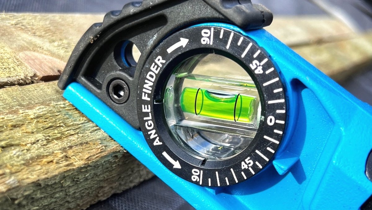 OXToolsNL's tweet photo. Deze magnetische waterpas  maakt het mogelijk met één hand te werken en het fijngefrezen V-groefoppervlak is perfect voor het nivelleren van buizen en leidingen.

Wil jij deze ook? Ga dan naar onze website en vind een dealer in je buurt.

#bouw https://t.co/0LMns5LUV0