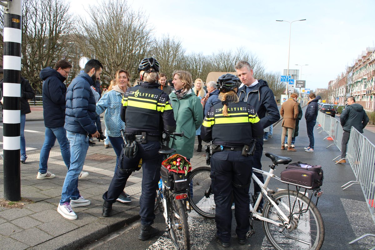 cnuijts's tweet image. @VVDDenHaag kijken we terug op een mooi weekend campagne voeren. Zaterdag samen met #Rutte in gesprek met inwoners en ondernemers. Zondag tijdens #cpcloop kwamen @DilanYesilgoz  @ingridmichon en @UlysseEllian onze Haagse Helden een hart onder de riem steken. #vvd #PS2023