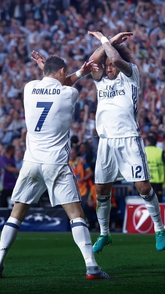 TeamCRonaldo's tweet photo. Friends. 🤍 https://t.co/xDMPbTbz6B