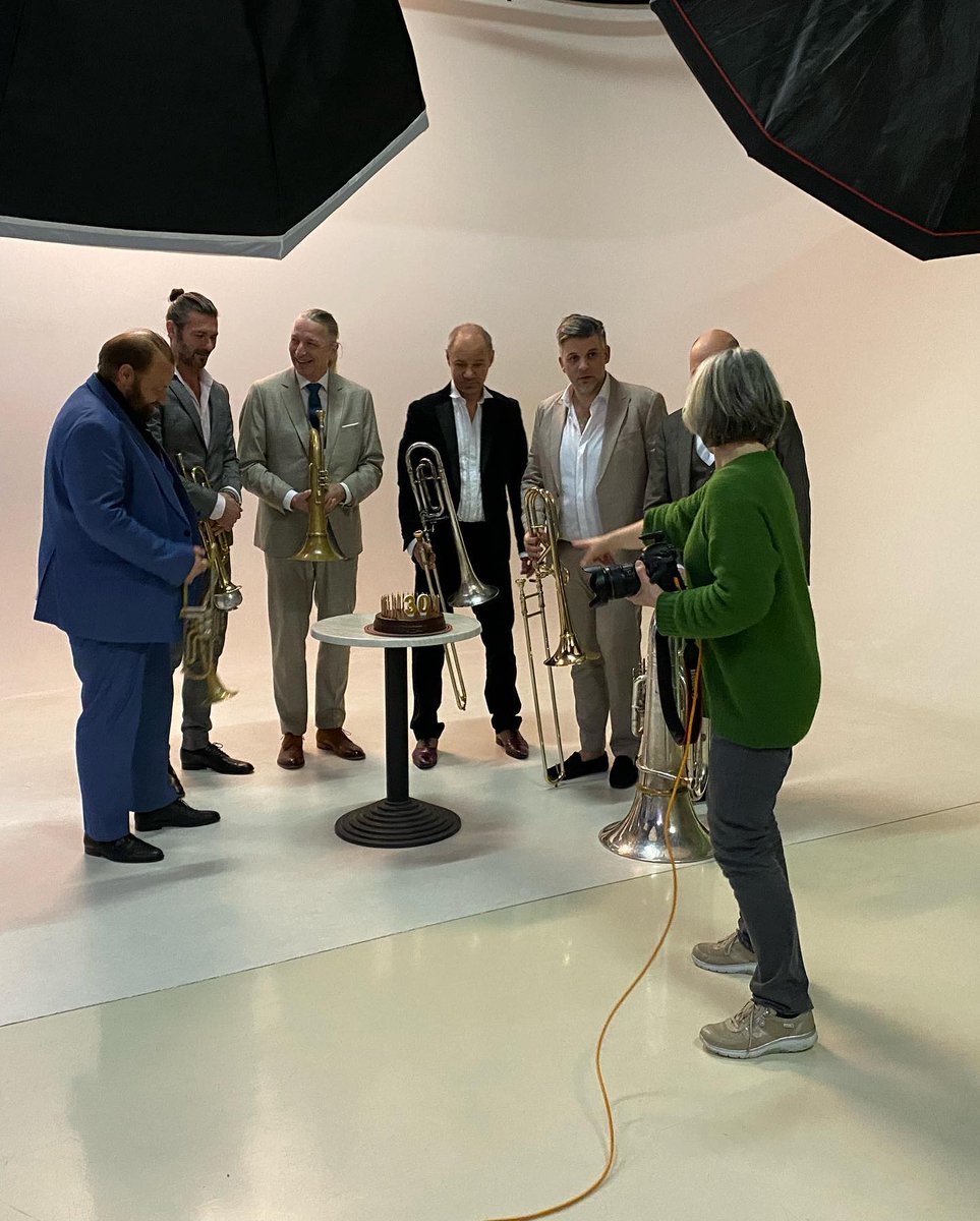 MnozilOfficial's tweet photo. Preparing the 30th anniversary tour!
Thanks to Maria Frodl for the professional work😊
#Mnozil #MnozilBrass https://t.co/Bkm1JRFwxW