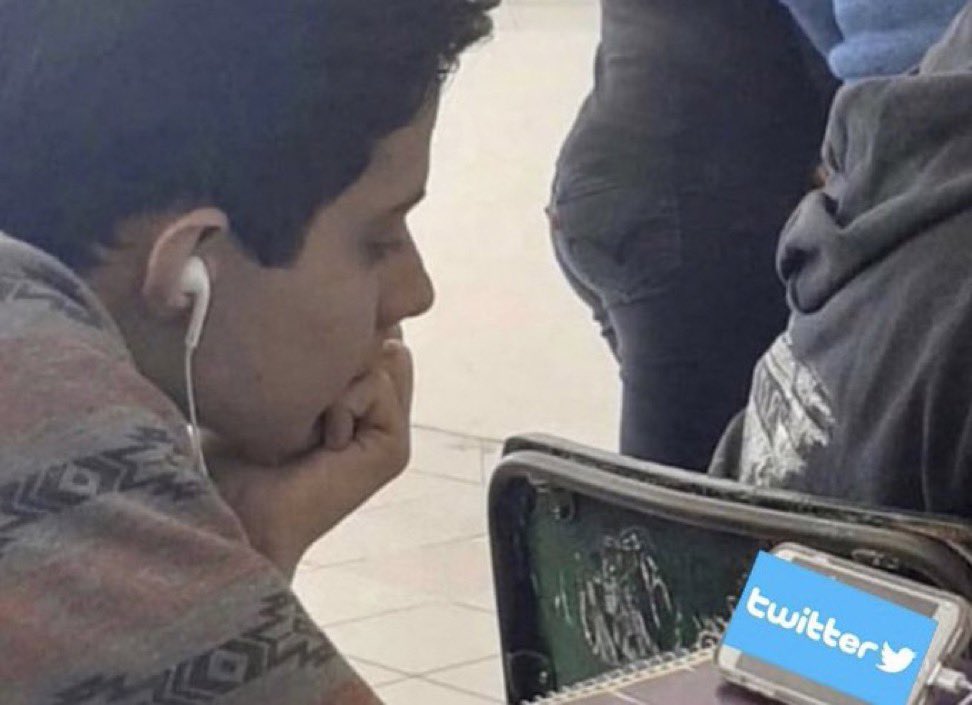 clubdoscorno's tweet photo. eu na aula: https://t.co/PambI8WUiL