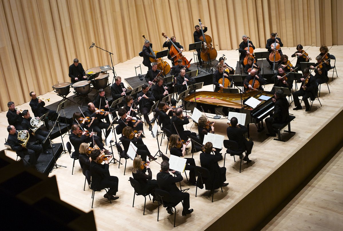 festivalVezere's tweet photo. J-10 avant le voyage musical au pays des aurores boréales avec Yulianna #Avdeeva & l'Orch. de Chambre Nelle-Aquitaine dirigé par Pierre Bleuse @OrchestreOCNA @PBleuse !
Cris d'amour aux terres scandinaves des compositeurs #Grieg et #Sibelius. En collaboration avec L'Empreinte. https://t.co/BAUcE89pNV