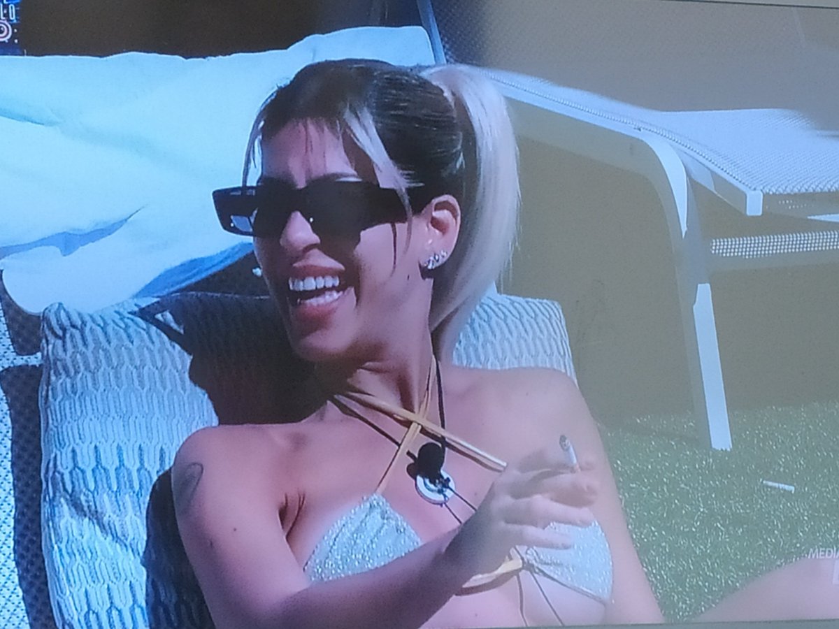 MissEva88504720's tweet photo. Bebè e il suo Tavassone ❤️
Appuntamento fisso di risate mattutine! #GFVIP #orianistas  #bebè #tavassi  #oriavassi #oriana #incorvassi #HBDAYORIANA  #HBDAYBEBÉ https://t.co/WsbmqouO7Y