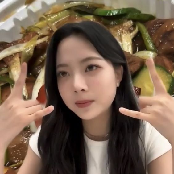 arinauIi's tweet photo. 🌈 arin bagi-bagi shells part 2 🌈

sebelum ke armadeus, pasti kalian sering pesan makan di ojol kan? karena sebentar lagi kita berlabuh, aku butuh rekomendasi nih. 

aku mau kasih 20 shells nih buat kalian yang kasih aku rekomendasi makanan di ojol, cek syaratnya di bawah ini. https://t.co/1UjweU78uj