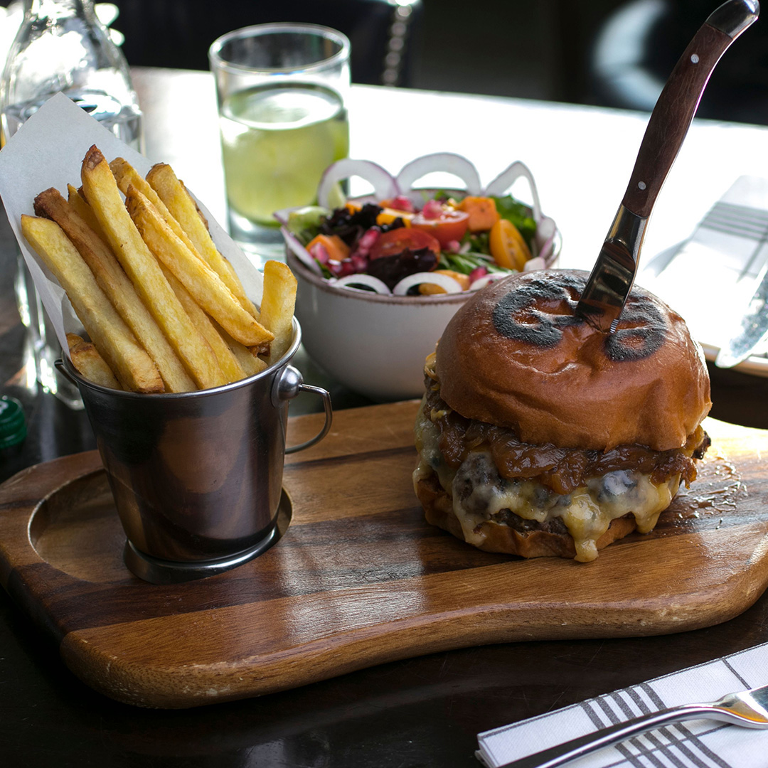 MulligansD4's tweet photo. Lunchtime views at Mulligans D4! π€€
Join us from 12 pm and this could be your lunch this afternoon! π
.
.
#MulligansD4 #guinness #sandymount #bestfoodindublin #dineindublin #dublineats #dublinfood #roastdinner #bestroastindublin https://t.co/dlf9Iq332G
