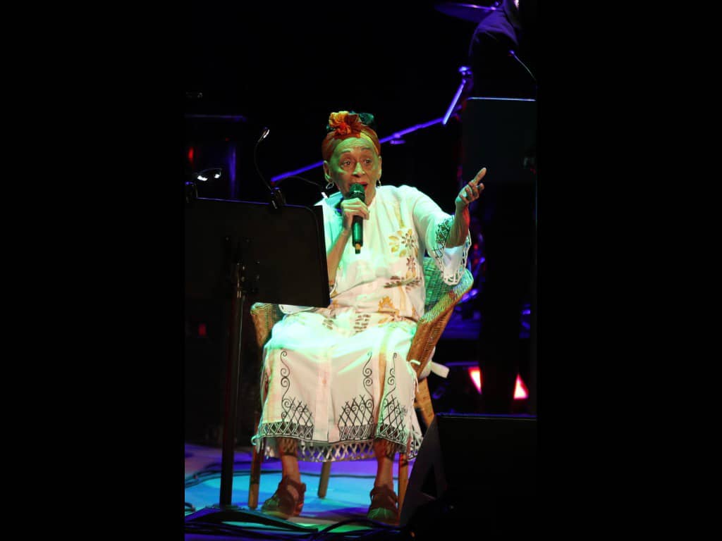 AlpidioAlonsoG's tweet photo. Nuestra querida Omara Portuondo fue ovacionada tras su presentación en uno de los principales teatros de la capital mexicana, el Teatro de la Ciudad "Esperanza Iris", concierto que ofreció como parte de su gira mundial "Vida". #CubaEsCultura https://t.co/lNjksCOsVn