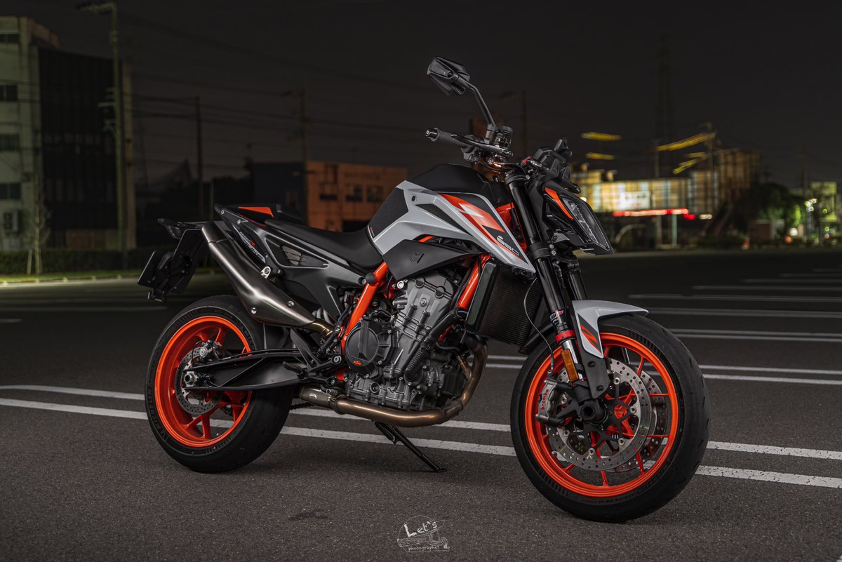 ay___tm's tweet photo. 名前：あゆちむ
性別：♀︎
住み：愛媛🍊
車種：KTM 890DUKE R
好き：🏍、📷、🎮

久々に固定ツイ更新！

#バイク乗りとして軽く自己紹介 https://t.co/dffGHqaJEW