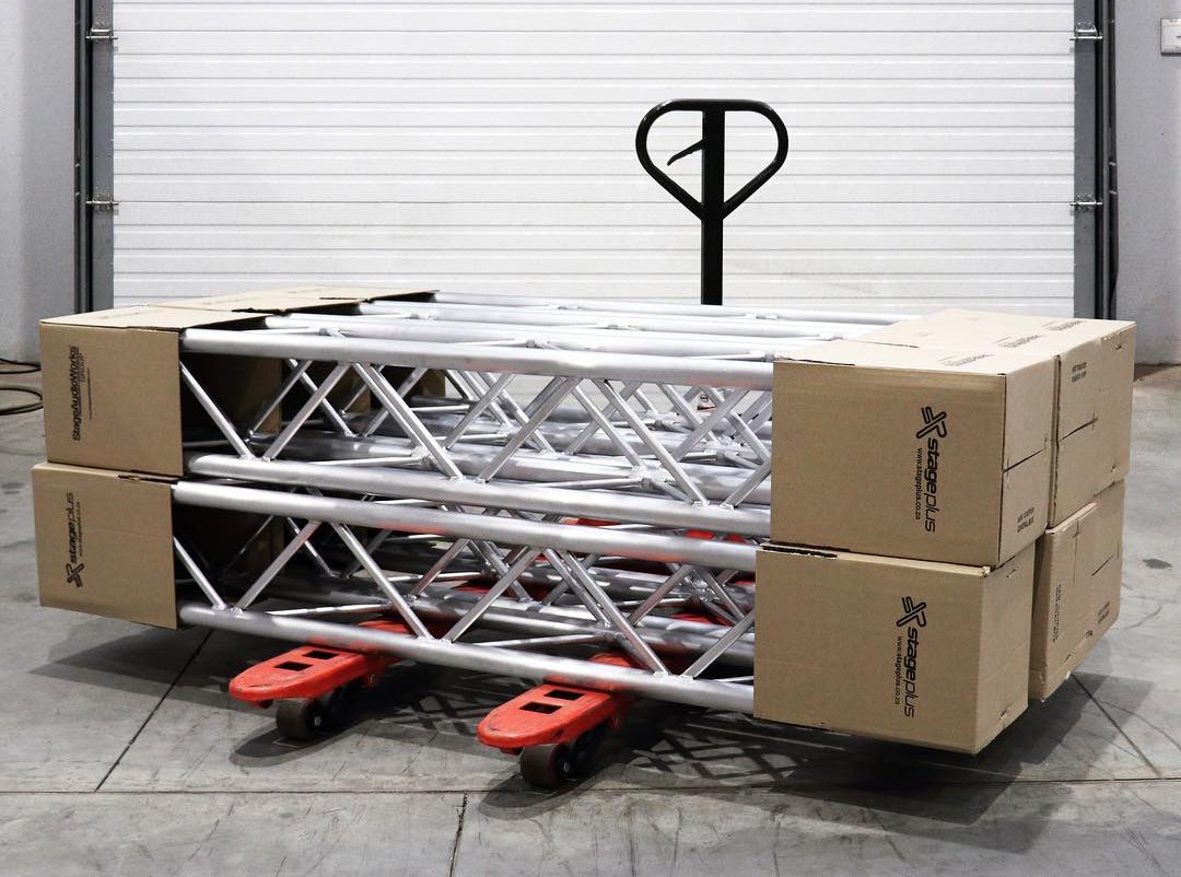 StagePlusSA's tweet photo. Our range of OV truss is manufactured under the licence of @TotalSolutionsG and represents an innovative engineering solution to a common size of truss for the entertainment industry.
https://t.co/NIrkEiWsMR
#stageplus #stageplustruss #ovtruss #trussing #eventtruss #staging https://t.co/YJI35PdRHy