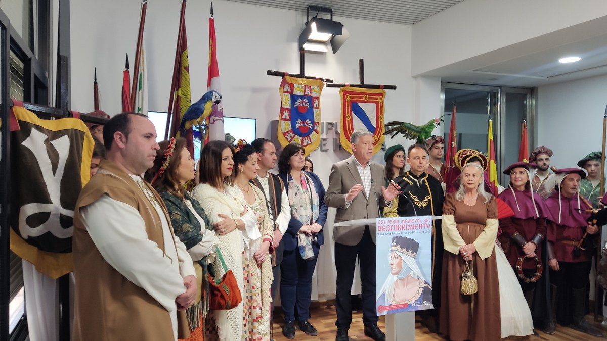 DipuHU's tweet photo. ⛵La XXI #FeriaMedievaldelDescubrimiento de #PalosdelaFrontera se celebrará el 18 y 19 de marzo. 

📌El alcalde de @AytodePalos ha presentado hoy este evento en @dipuhu acompañado de la diputada @RubioVillodres, miembros de la corporación municipal y figurantes de ambientación. https://t.co/sinjK7rCBQ