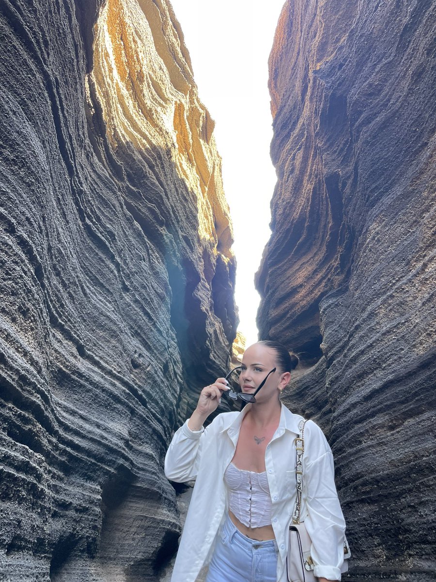 Alexaandraa23's tweet photo. 🧳🔋 https://t.co/GV9EPJ4cUD