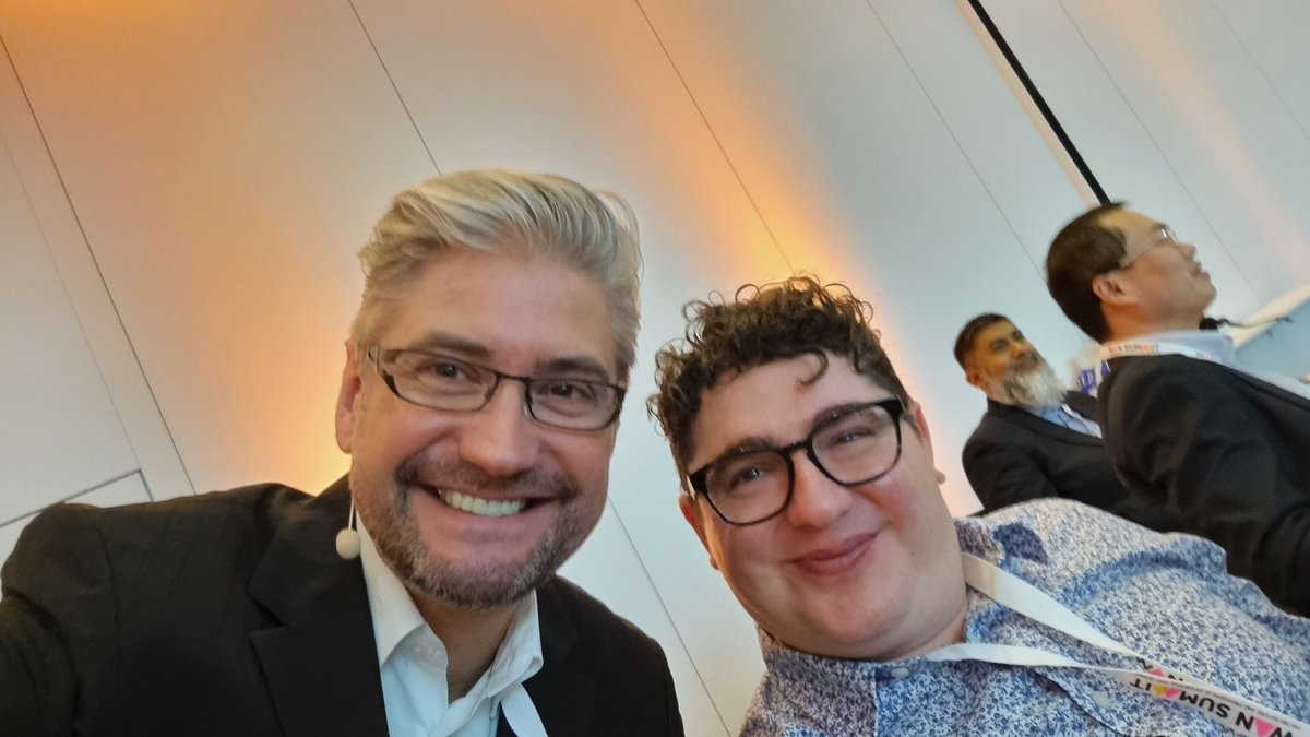wi_ing's tweet photo. With my friend Fabrizio at #Wansummit in #Frankfurt https://t.co/siPlRulHHi