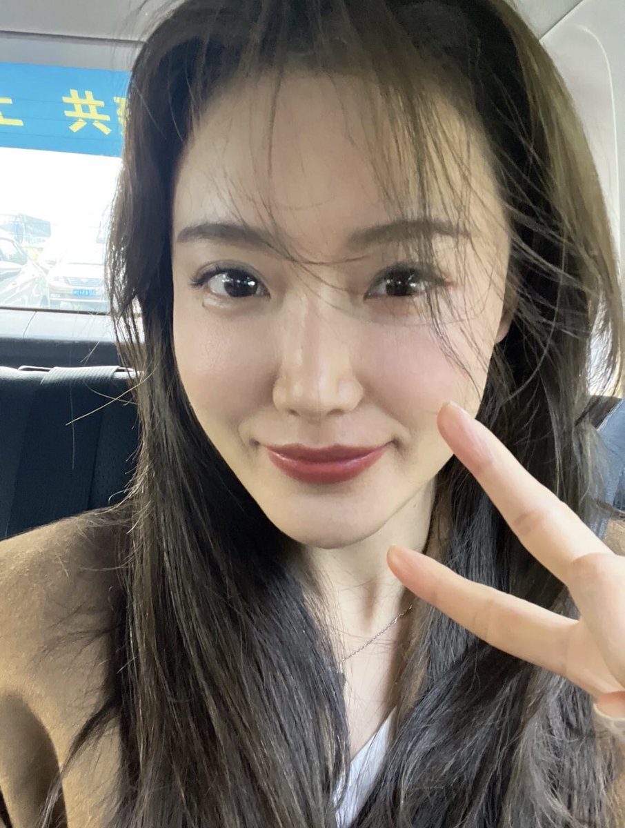 wangmengchenc's tweet photo. 女人动了情常常出其不意，前天深夜约个哥哥，我像八爪鱼般缠上来，口含棒根，缠吮轻嘬，轻易就化解了一天疲惫。听到哥哥舒爽的声音后，我抬头将垂落颊边的青丝拨到耳后狡黠一笑，向后撑起身子将蜜臀抬到面前，两片嫩唇间满是��汁似的半透明浆水…
我笑着说“亲爱的辛苦了，我来助你一“bi”之力”...💕💕 https://t.co/q0oNPlFKFO