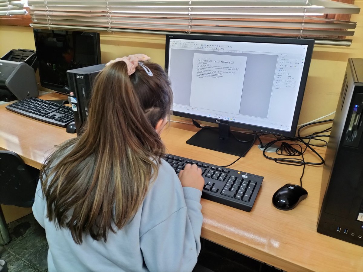 Cdtlsomiedo's tweet photo. Talleres #TIC #Menores En #CDTL #Somiedo de la semana pasada con alumnos de 4° 5° 6° Presentaciones didácticas #geografía e #INTERNET   y 1°2° Y 3° Procesador de textos creación de  relatos e   #Internet #molanlastic @SCTAsturias #concejosconciencia https://t.co/kXpaDG9m5G