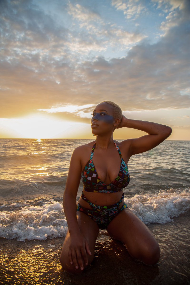 nyokafimacharia's tweet photo. These pictures were taken by a talented photographer by the name #Thabit during the sunrise in Lake Turkana. This beach is in a small town called Loropio which comes from the word “Eropi” that means “FLOWING”

Thread… https://t.co/3zAhqsE5Mr