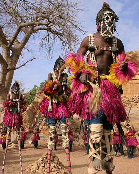 Fatherlandgcomm's tweet photo. For centuries, the #Dogon tribes have been living along the Cliffs of Bandiagara(Mali). One of the remaining populations in West Africa that continue to support the traditional way of life is this group. https://t.co/tcktkqDvr3