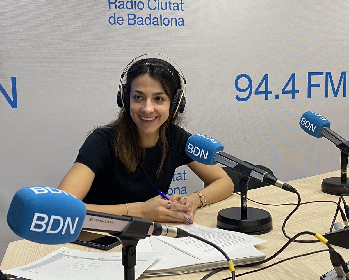 BadalonaMati's tweet photo. 🎙️Avui al #BDNmatí hem parlat de fòbies amb la @Laiamarti92, d'energia eòlica marina amb en @ClaudiMans i hem fet "duel entre fogons" a l'espai Cuina amb en @BernatFuertes, la Lola Salas de @LolinCafe i la @tutinicole. @bdncom #Badalona https://t.co/dywQDwkV40