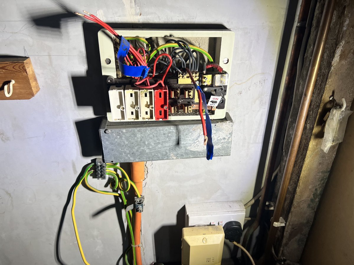 LHELECTRICS's tweet photo. Time to rip out the old guard! This board has been here since 1982!

#electricianinbermondsey https://t.co/IiMip71kTQ