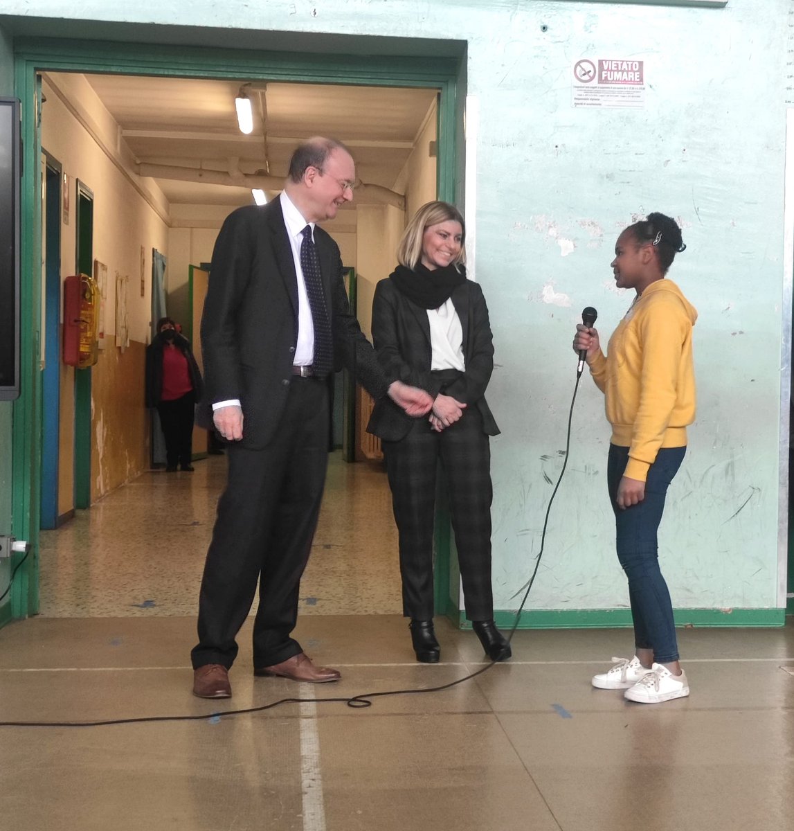 G_Valditara's tweet photo. (1/2) Gli studenti dell’IC “Contessa Tornielli Bellini” di Novara mi hanno “interrogato” sulla #scuola del futuro: investiremo in sicurezza, edilizia e digitale per ambienti inclusivi e moderni, dove i ragazzi possano coltivare al meglio le loro passioni. https://t.co/CkKfwXqXIO