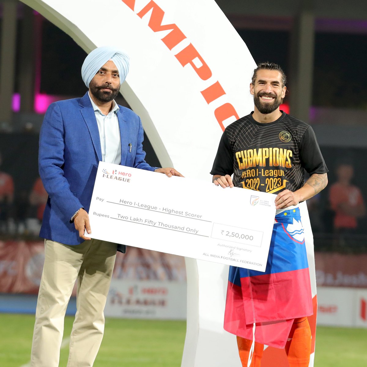 RGPunjabFC's tweet image. 🏅Hero of the League as well as the Top Goalscorer! #TheGoalMachine ⚽💥

#RGPFC #PunjabDaJosh #HeroILeague #Champion