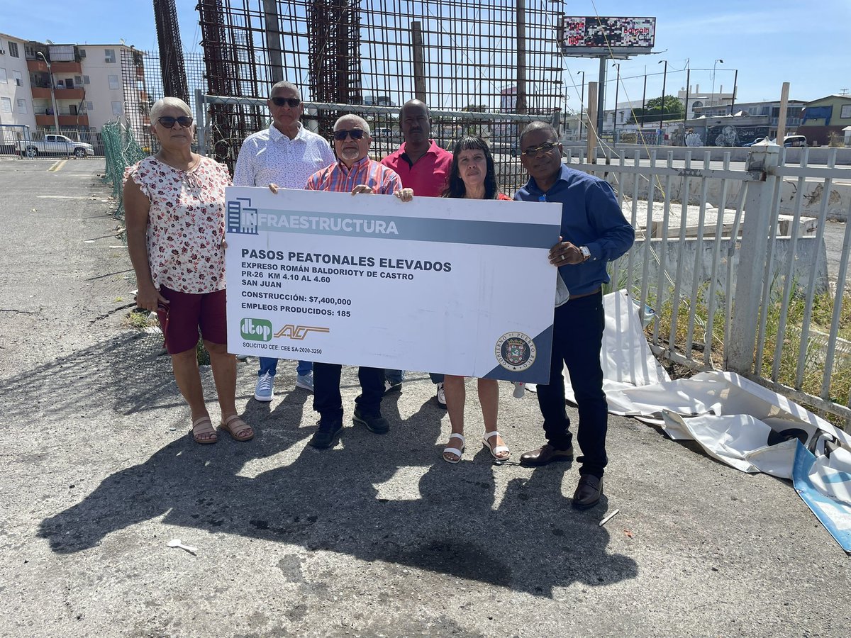 moisesintpr1's tweet photo. PARA CUANDO LOS PUENTES DE LA BALDORIOTY?                     En el día de ayer nos unimos al reclamos de los líderes de las comunidades de Llorens, Villa Palmera y Calle Loiza para que se les brinde información de la Contrucion de los Puentes. 4 años de espera. @GovPierluisi https://t.co/Y3aqvSaEHL
