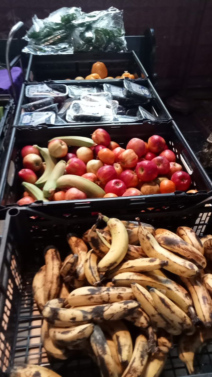 WANDCharityUK's tweet photo. Last weeks food distribution! Another great success thank you to our donors and volunteers! 🥖🍅🍽️

Join us at our food bank every Tuesday between 11am-2pm at St Michaels Church W10 5SR, everybody welcome🙌🏼❤️

#fabriquebakery #foodbank #bloodygoodperiod #cityharvestlondon https://t.co/pmMXPe6BDS