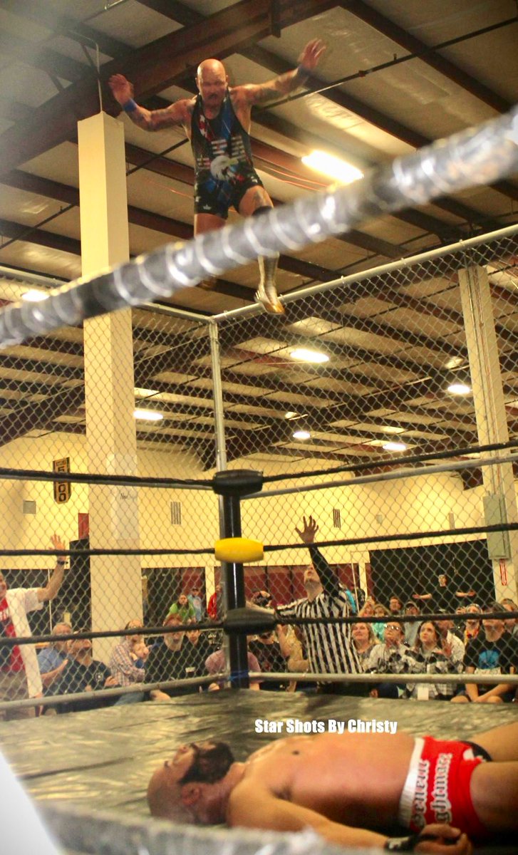 hunttl2's tweet image. So this one time…. #cagematch #prowrestling #headbut #tlh