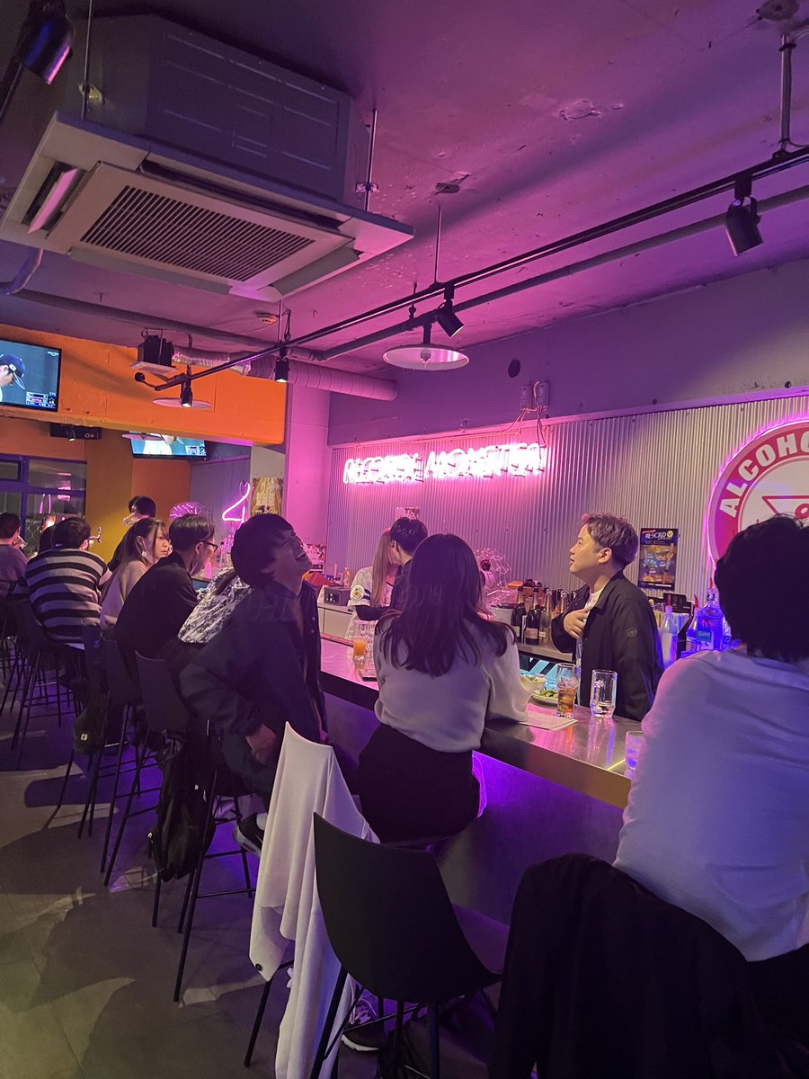 rn_alcoholpark's tweet photo. こんばんは❕
本日も21:00から
ALCOHOL PARK天神店居ます🤭💕

卒業まで2週間切りました...
みんな会いに来てね(*ˊ˘ˋ*)♡

#福岡 #アルコールパーク https://t.co/vHV7U2jflF