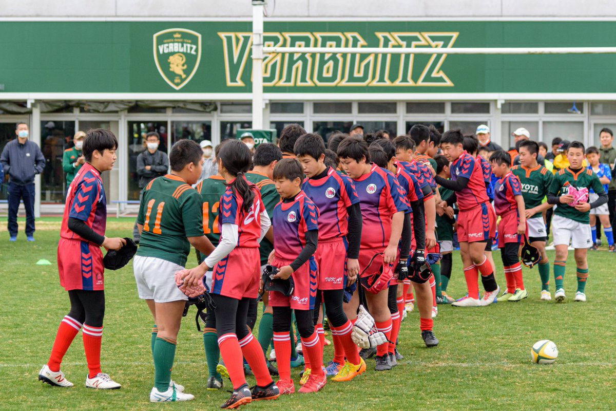 toyotaverblitz's tweet photo. 3月12日(日)
「第11回トヨタヴェルブリッツカップ」を実施🔥

愛知県内のラグビースクール12校に在籍するスクール生とその保護者、そしてコーチの皆さまにご参加いただきました👏

協賛いただいた皆様、愛知県ラグビー協会フットボール協会の皆さま、また関係者の皆さまにも心より感謝申し上げます。 https://t.co/Nm7KaiQvGj