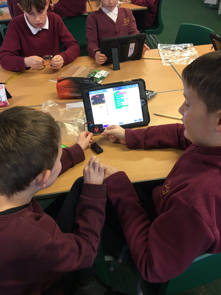 StThomasMoray tweet media