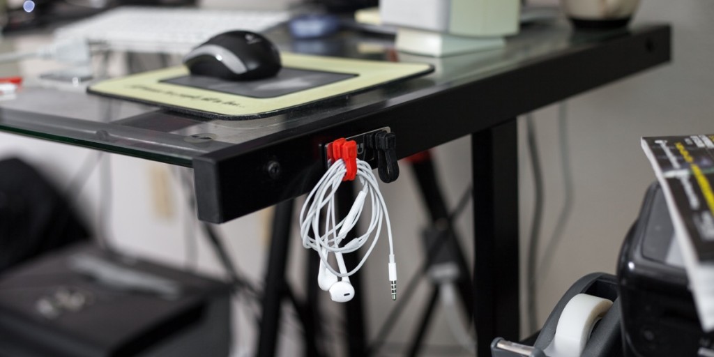CloopBand's tweet image. Who knew cable management could be so fun? 🤔 The Cloop Magnetic Cable Clips are a game-changer. 🤩 #cloopalicious #cloop #cablemanagement