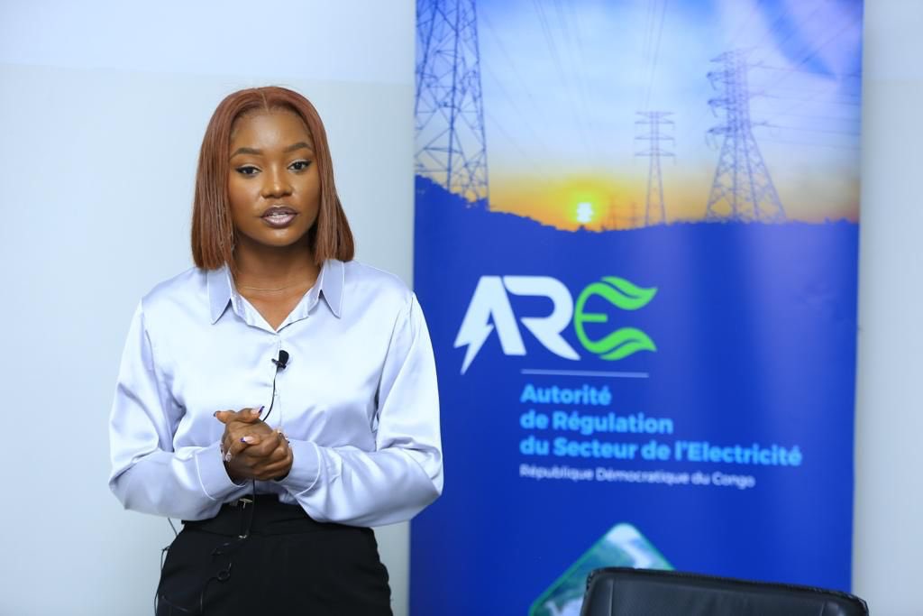 kebantima_medi's tweet photo. 8mars 2023, journée internationale des droits de la femme. 
J’ai eu à échanger et présenter mon entreprise @Innov_Drc aux représentants de l’@AREDRC1 dirigée par Mme @NgalulaPe 
Cet échange avait pour but de promouvoir la femme travaillant dans le secteur de la tech et du digital https://t.co/MLYVvCc0Lz