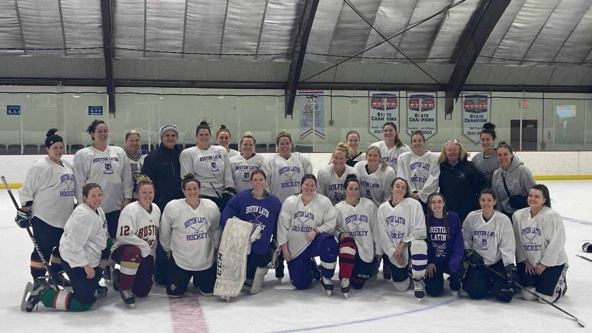 blsgirlshockey's tweet photo. Thank you everyone for such a great turnout and a great night! Hoping to make this an annual event! The alumnae pulled off a big 4-3 win!Congrats to the current team on a great season! #SumusPrimi 💜🐾🥅🏒🐺 @BLS_Athletics @bls1635blsa @MHLbbiglive @MassHSHockey @HNIBonline https://t.co/Rs10f9zHBc