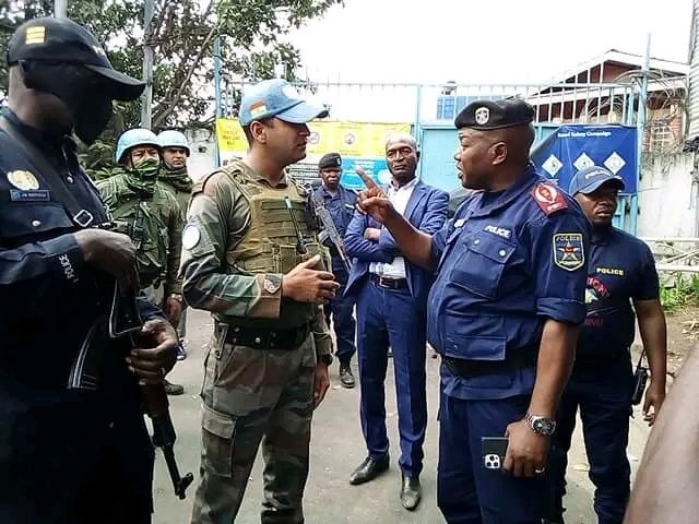 Bobflory1's tweet photo. Comme la @MONUSCO n'est pas là pour chercher la paix en RDC. Que le peuple Congolais les prennent en charge en les chassant sur leur sol.
Trop c'est trop, le complot est total. @ONU_fr traitre. 
#MonuscoDegage https://t.co/FNdDO8UcCK