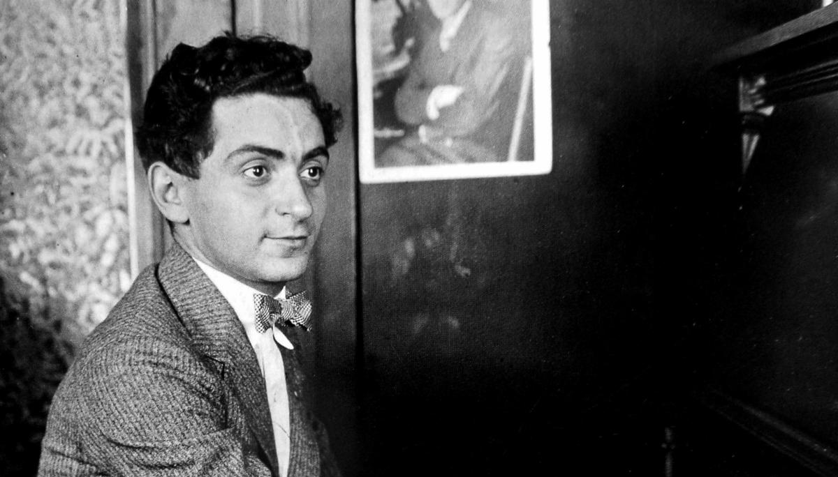 JewishMuseumFL's tweet photo. Join us at JMOF-FIU today at 7pm for a lecture by Paul Kaplan on Irving Berlin: From Penniless Immigrant to America's Unlikely Composer. https://t.co/oIHEGmIw9j