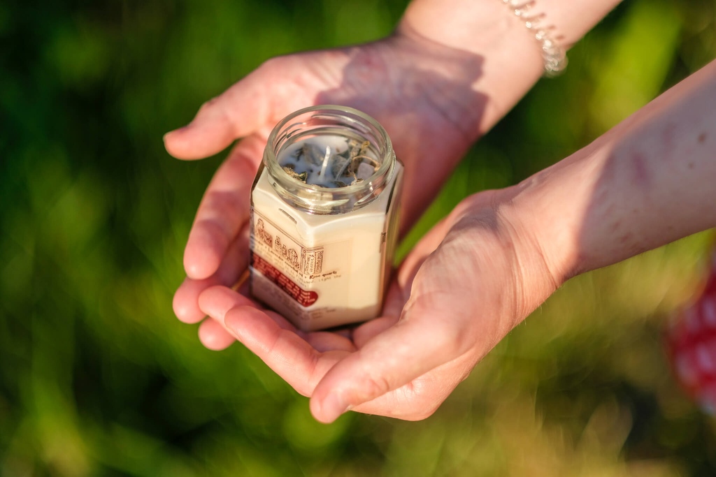IllustratedBoat's tweet photo. Our ‘I Bless Myself’ spell candle is designed to help you inject some self love into your life. 
 
It contains #Sage, #Lavender, and Rose Quartz crystal. 

💘 https://t.co/wdf8DouvGv

#witchy #selflove #selfcare #crystal #candle #soywax #vegan #selfacceptance #buyitoffaboat https://t.co/T0EL4e47mG