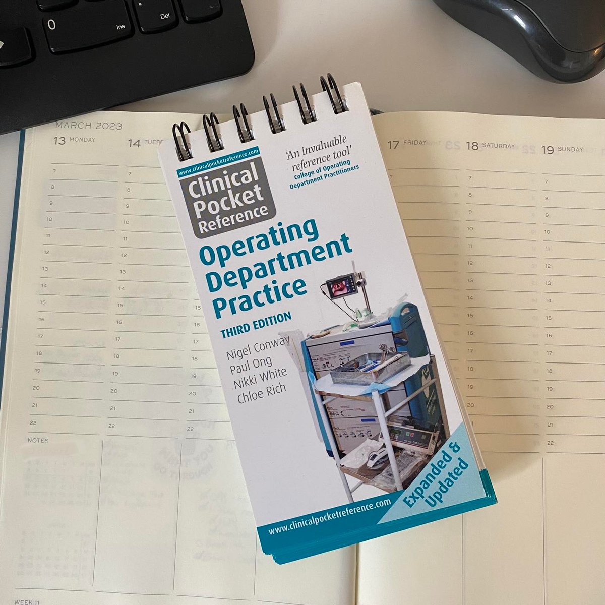 ClinicalPocket's tweet photo. A ready reference for practice, training and further learning. 📚

Presented in a portable, durable format, fully referenced and logically presented. 💪

#odp #odpstudent #operatingdepartmentpractice #operatingdepartmentpractioner  #operatingdepartment #surgery #hospital #nhs https://t.co/PnQlzEw0vF