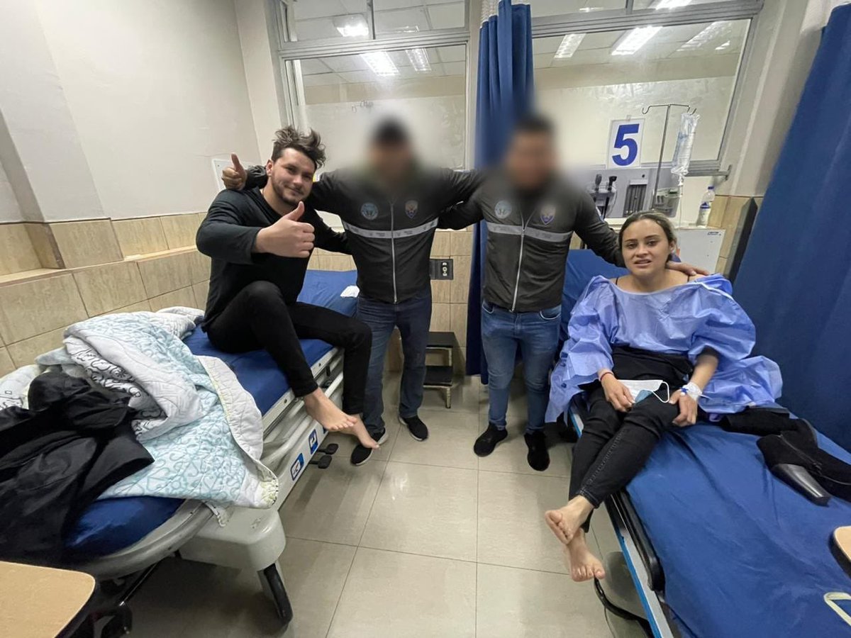 lahoraecuador's tweet photo. #ATENCIÓN 🚨| Vanessa E., y Mauricio M., fueron rescatados por la @PoliciaEcuador. La pareja fue víctima de secuestro extorsivo. Cuatro individuos fueron aprehendidos. https://t.co/SaqWDVR6tk